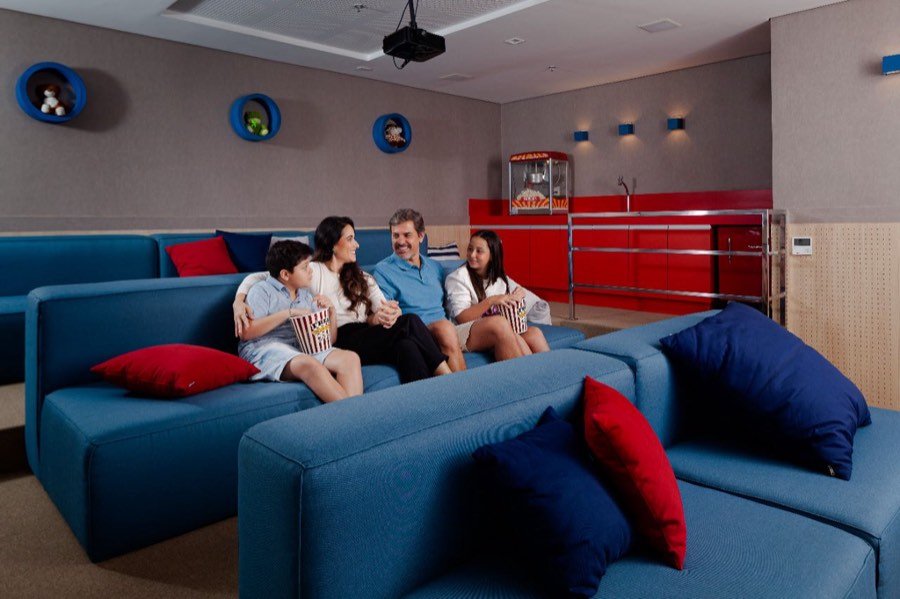 Sala de cinema privativa do condomínio Elos Ilha Pura