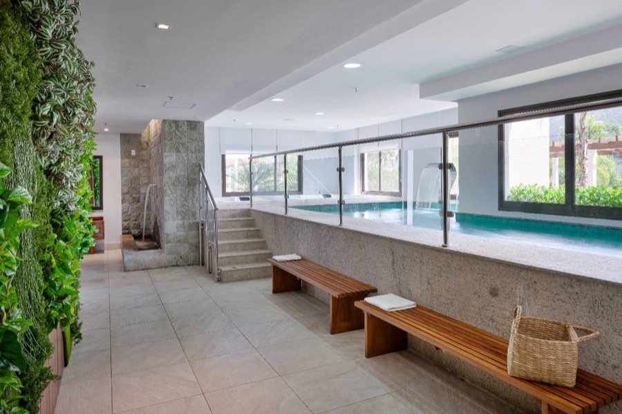 Spa com piscina indoor do Elos Ilha Pura