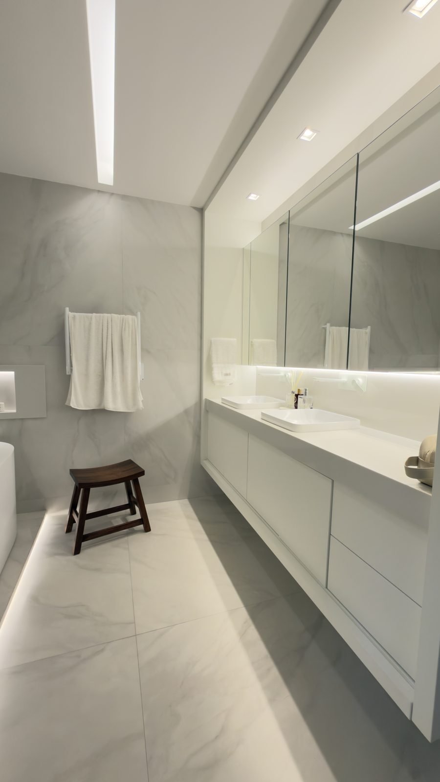 Banheiro da suíte master do apartamento de 360 m² no Jardim Oceânico, Barra da Tijuca