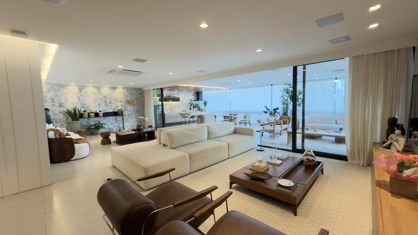 Living integrado de apartamento de 360 m² no Jardim Oceânico, Barra da Tijuca