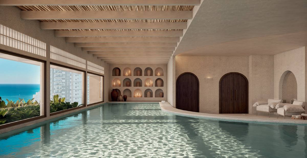 Kronos SPA com piscina coberta e aquecida e vista para o mar