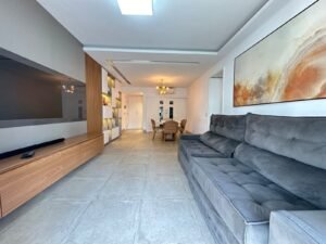 Sala de estar do apartamento de 113 m² com 4 quartos no Reserva Jardim