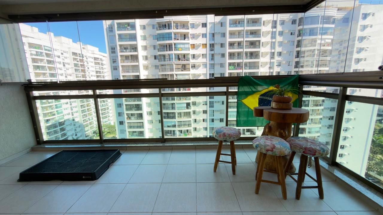 Vista externa a partir da varanda do apartamento em andar alto