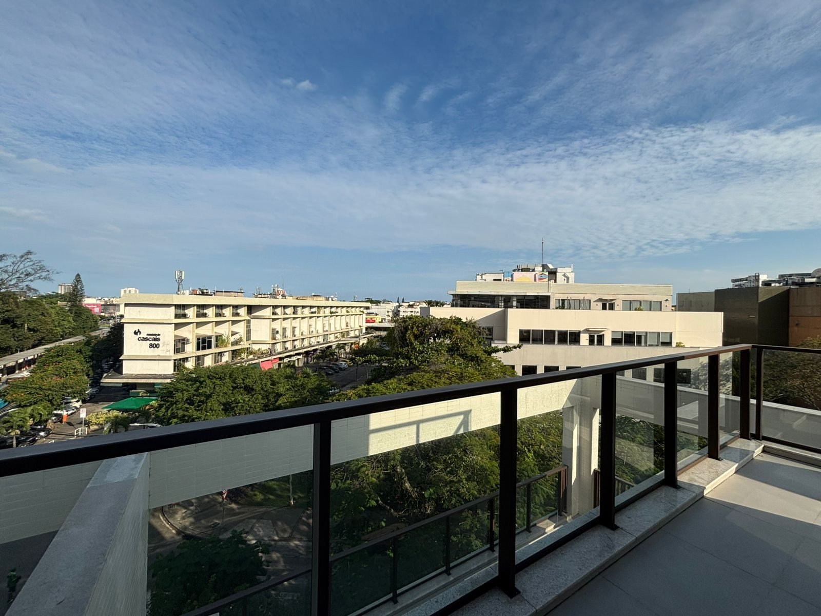 Vista da varanda da unidade 309 do All Jardim Oceânico, com o verde do Jardim Oceânico