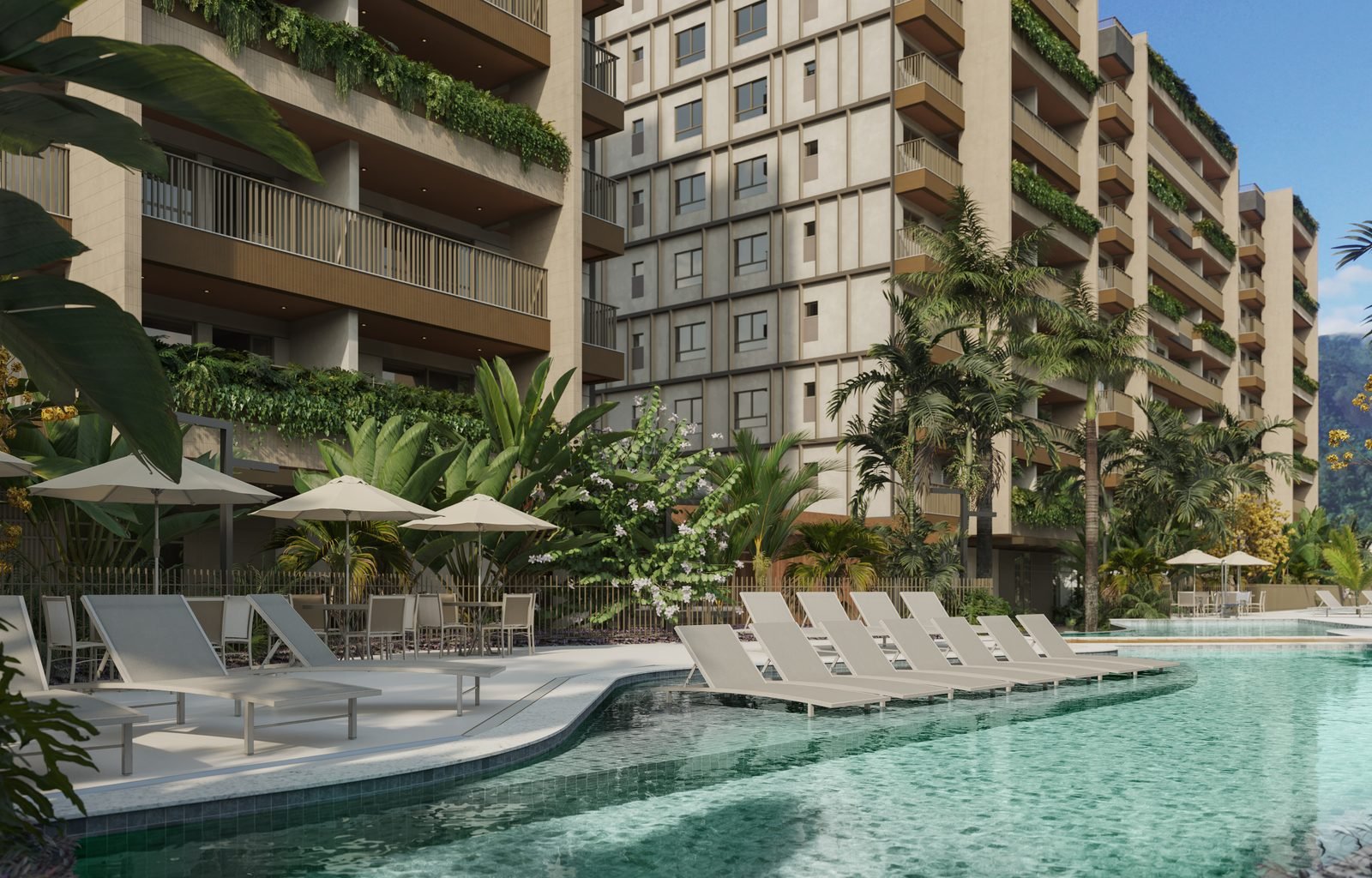 Piscina adulto com deck molhado e espreguiçadeiras