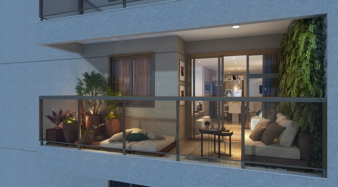 Varanda de apartamento do Like Residencial Club, com jardim vertical e vista noturna