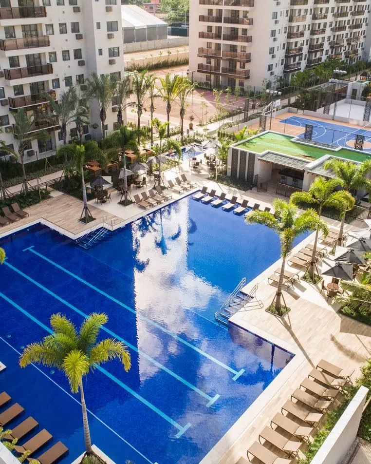 Like Residencial Club - vista aérea das piscinas do condomínio clube, na Barra Olímpica