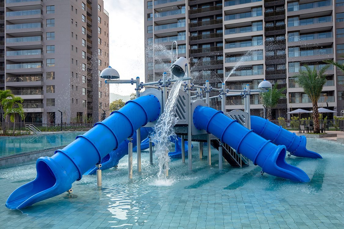 Piscina infantil com aqua play do Latitud