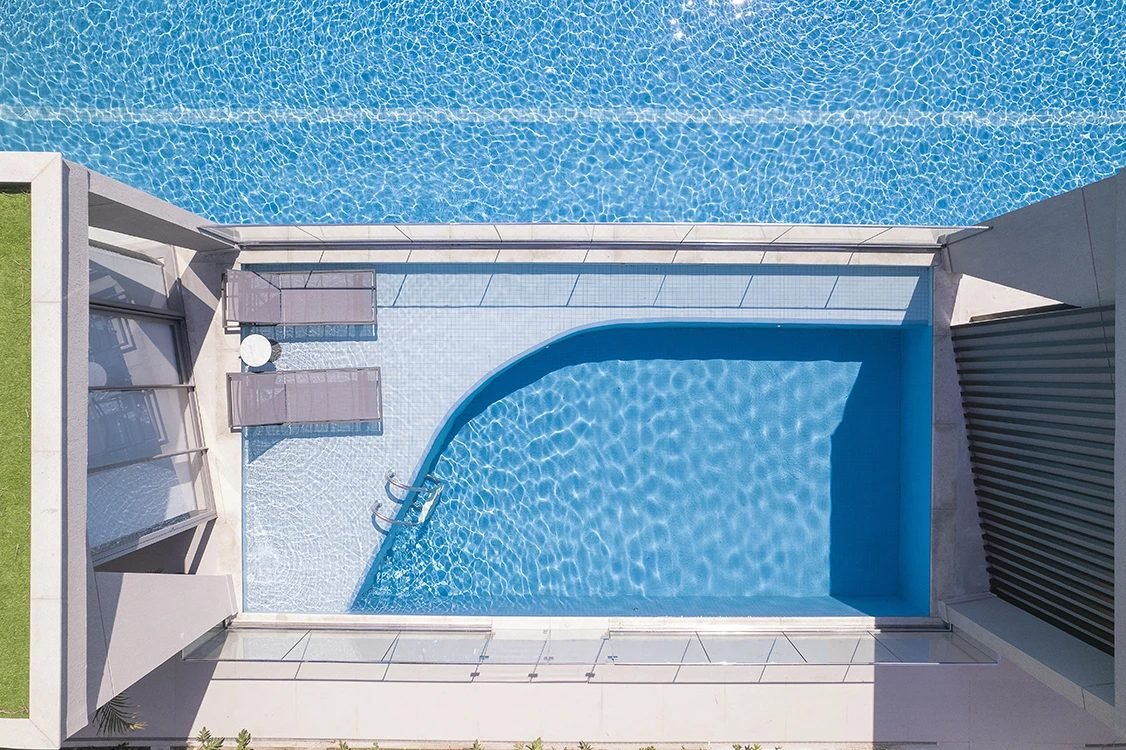 Piscina da pool house do Orygem Acqua Home