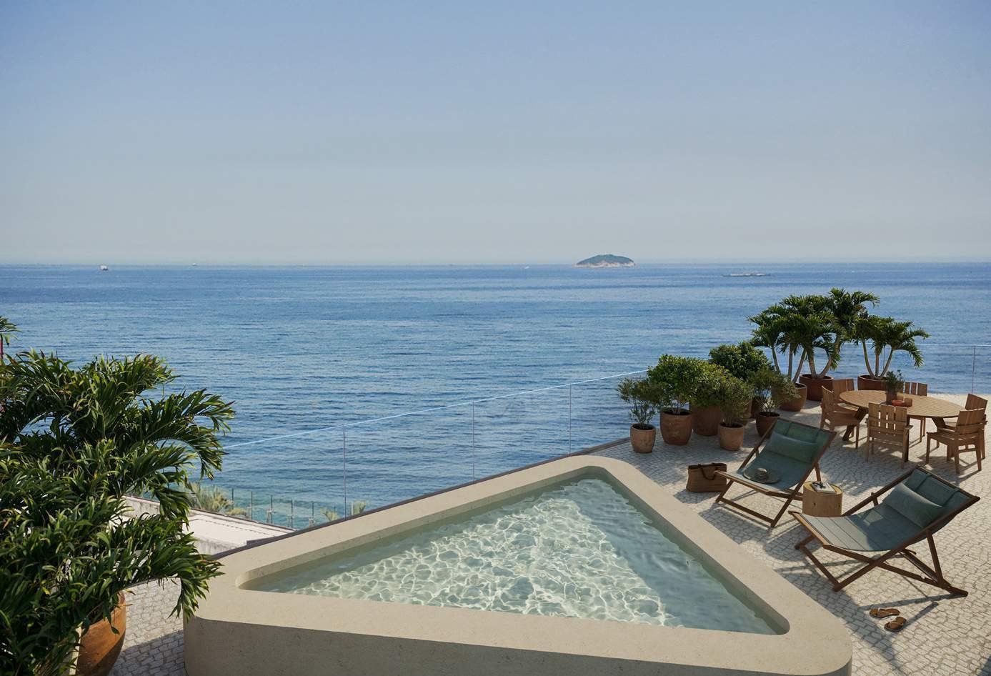 Piscina no terraço do VIE Vieira Souto 432 com vista para o mar de Ipanema