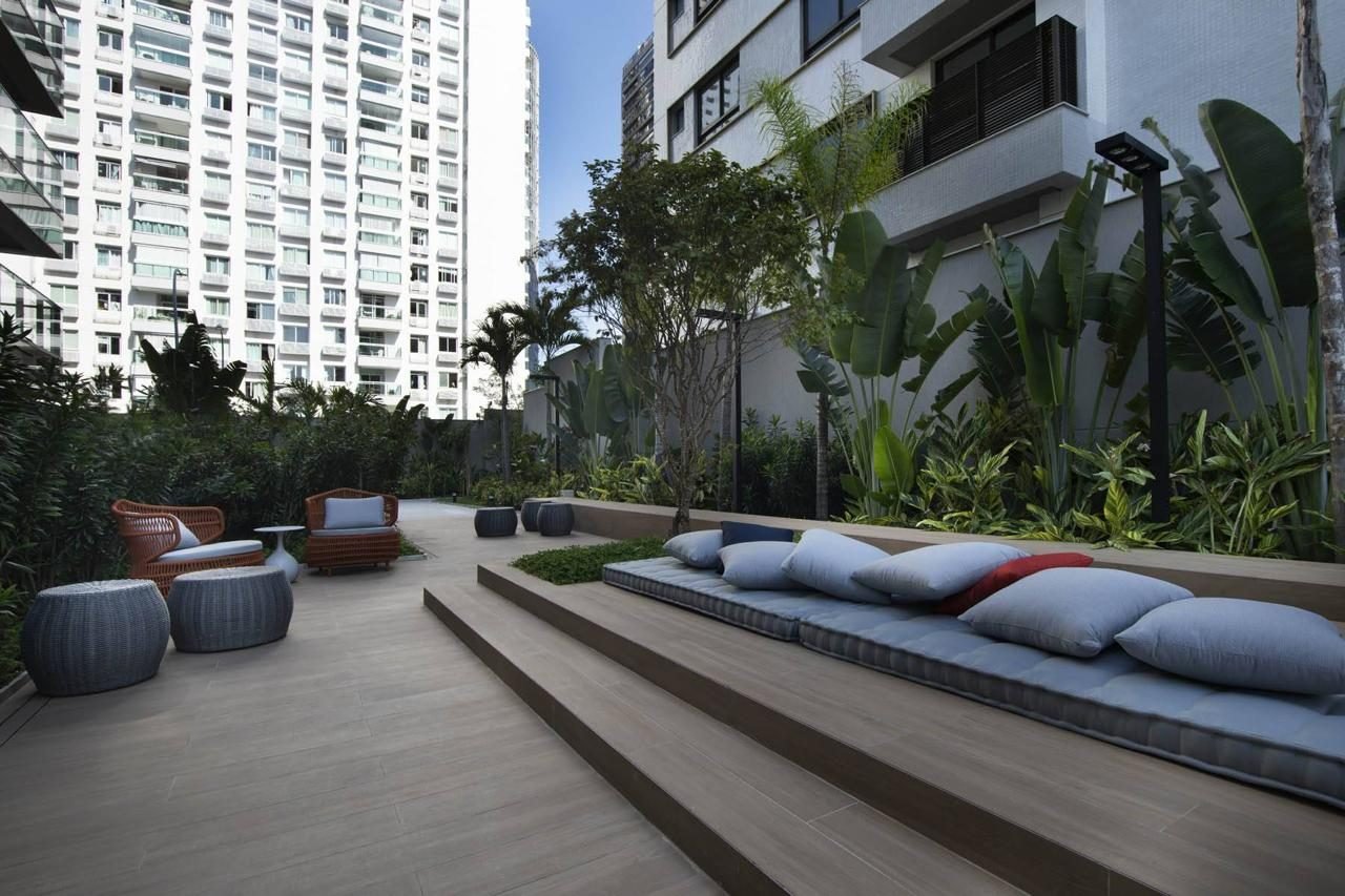 Deck lounge do Wave by Yoo