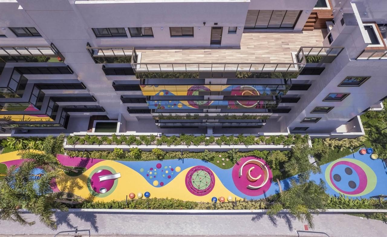 Mural colorido do playground do Wave by Yoo